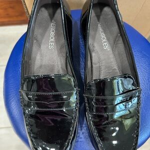 AEROSOLES Black Patent Leather Flats Timeless Design